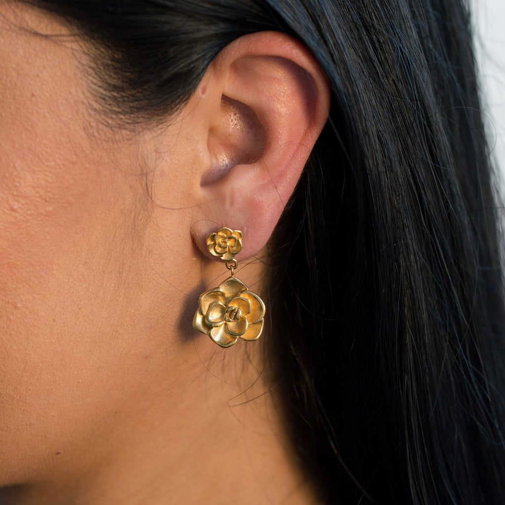 Waterproof and hypoallergenic 18k gold plated stainless steel flower vintage earrings